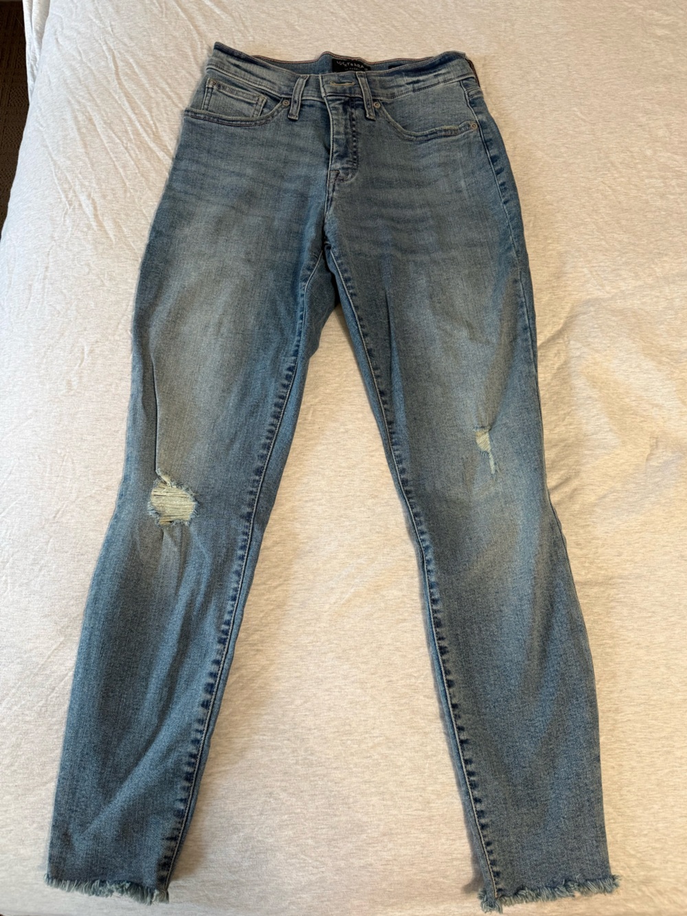 Lucky Brand Skinny Men’s Jeans in Blue with Distressed Knees